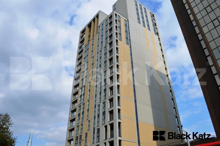 Stunning views, stylish & contemporary with balcony & roof terraces.  The Pioneer Building, Newington Causeway, Borough